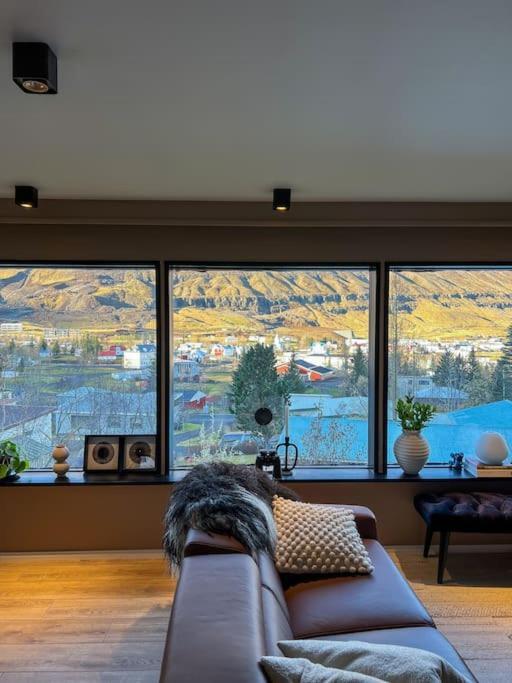 Botnahlid Villa, Mountain And Town Views And Outdoor Sauna Seythisfjorthur Exterior photo
